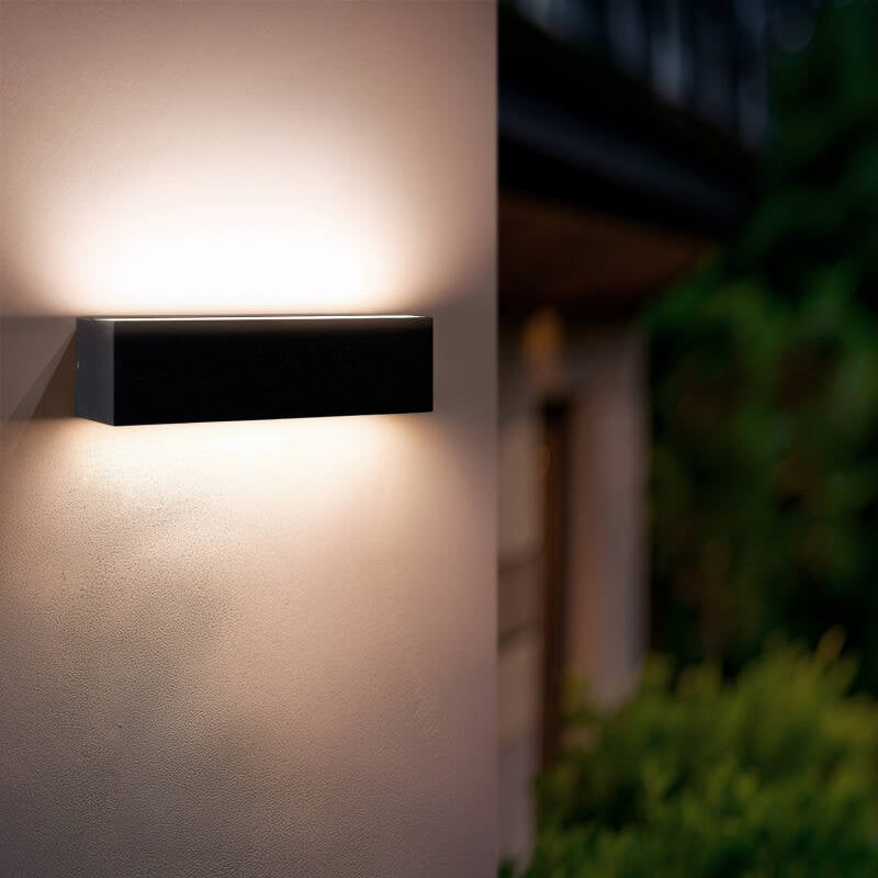 GEVARO buitenwandlamp zwart aan de gevel